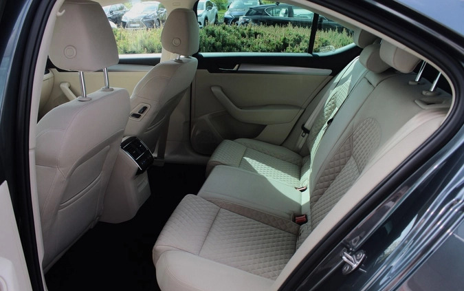 Skoda Superb cena 87900 przebieg: 113069, rok produkcji 2017 z Byczyna małe 529